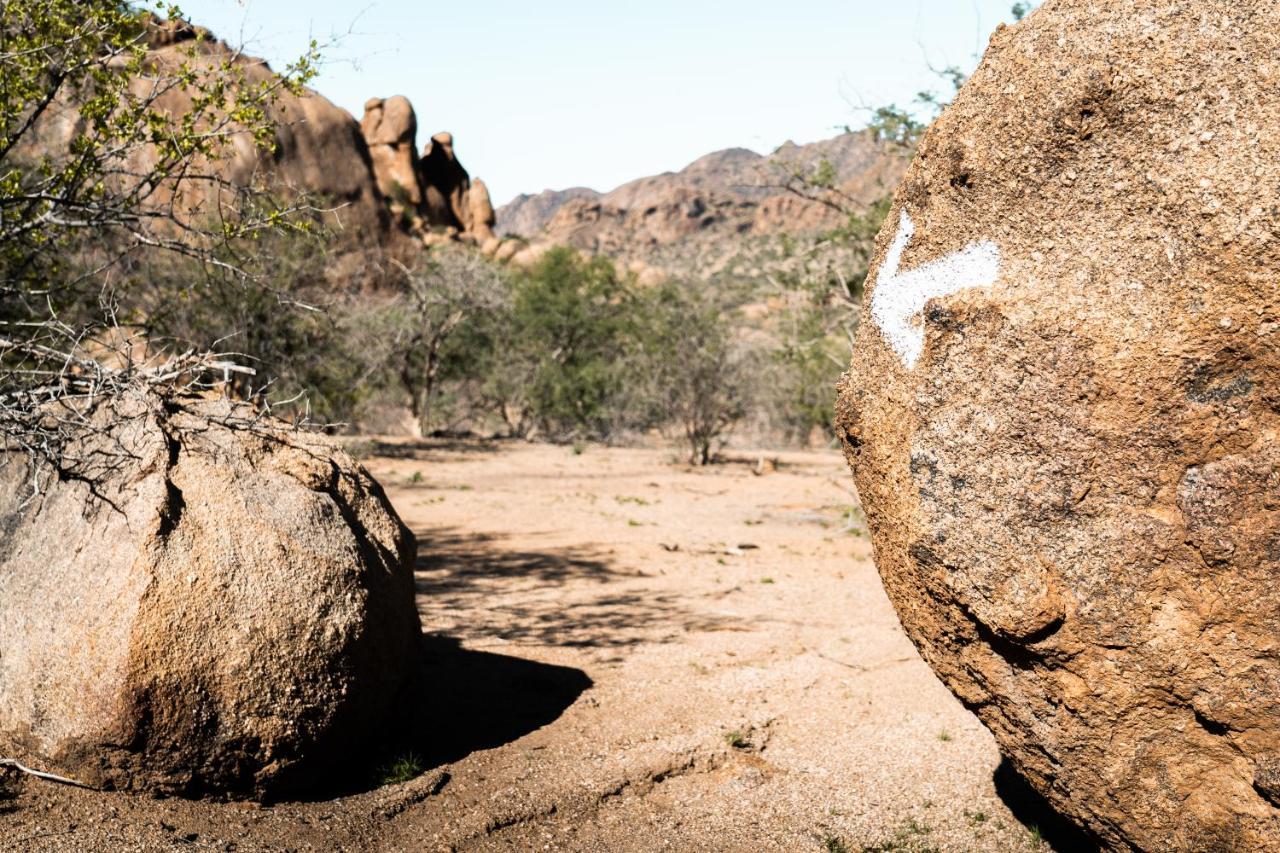Ai Aiba - The Rock Painting Lodge Omaruru Luaran gambar